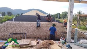 thi công rơm nhân tạo trên hệ mái gỗ, ván dăm OSB