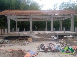 thi công mái lá nhân tạo trực tiếp trên mái khung